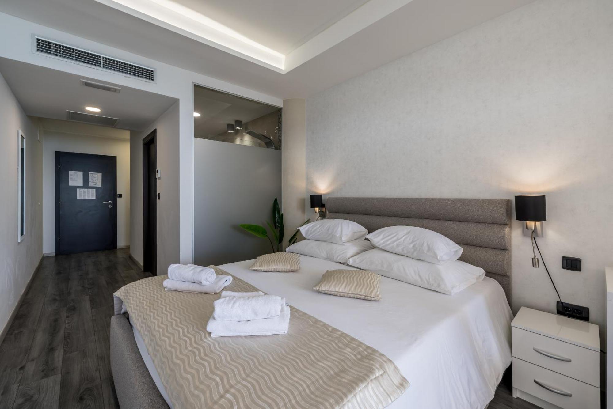 Sea View Luxury Rooms Seven Of Nine Split Exterior photo