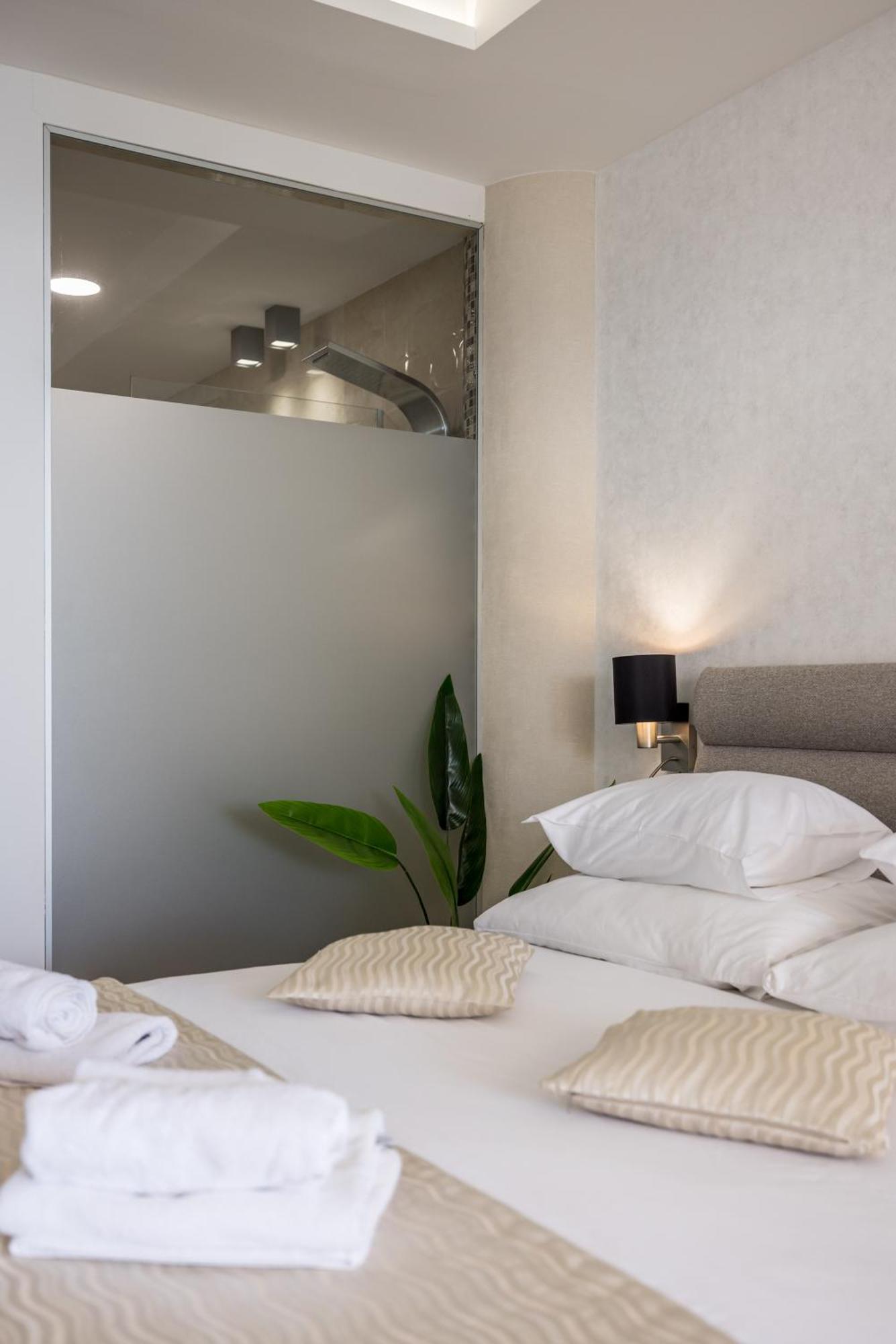 Sea View Luxury Rooms Seven Of Nine Split Exterior photo