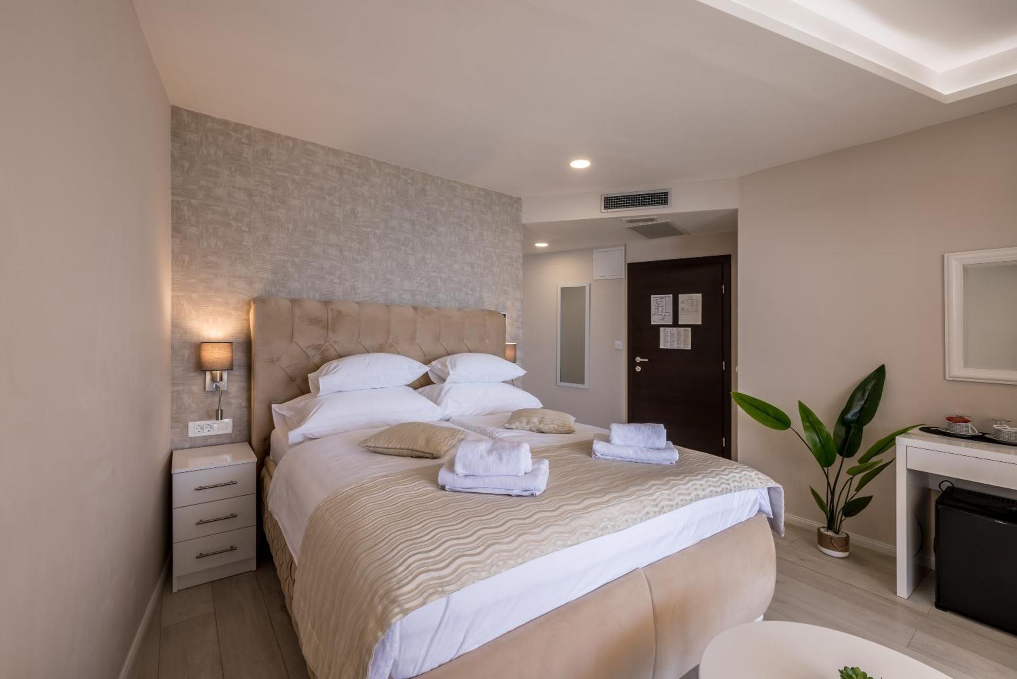 Sea View Luxury Rooms Seven Of Nine Split Exterior photo